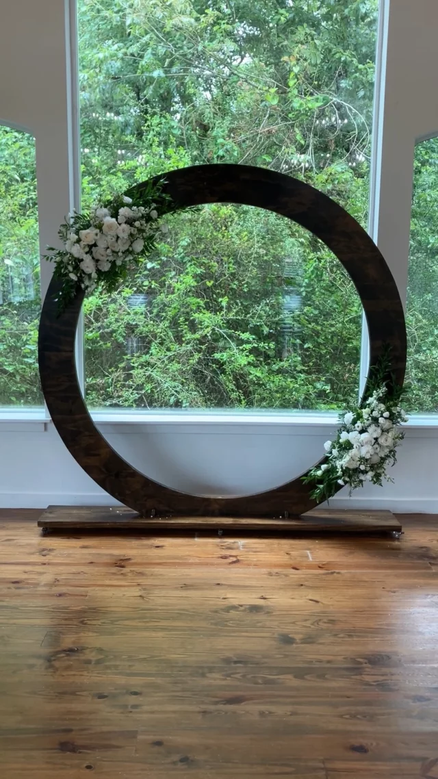 A quick arch arrangement setup @venue311 and hearing the harp in the background was just perfect! 
.
.
.
#bringjoy #florist #floristofinstagram #flowers #flowersofinstagram #houstonlove #love #wedding #weddings #bride #groom #houstonweddings #texas #houston #htx #houstonvenue #houstonflorist #venue311brides #venue311wedding