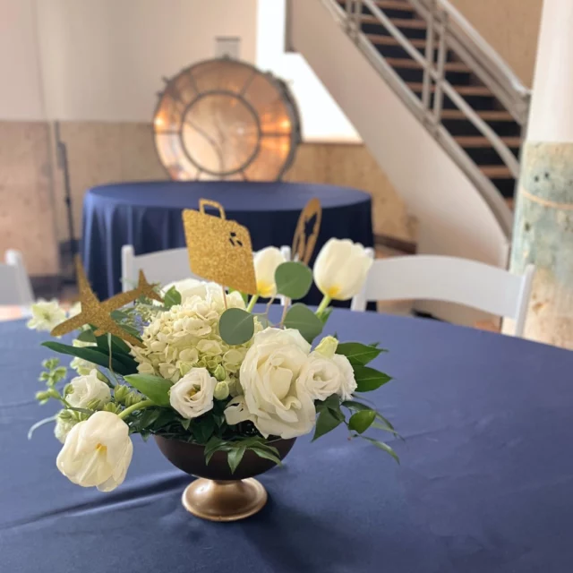 If you haven’t gotten a chance to check out the @1940atm you definetely should!  We were able to provide flowers for a wedding recently and the museum itself did not disappoint. 
.
.
.
#bringjoy #florist #floristofinstagram #flowers #flowersofinstagram #houstonlove #love #wedding #weddings #bride #groom #houstonweddings #texas #houston #htx #houstonvenue #houstonflorist #1940airterminalmuseum #1940airterminalwedding #1940airterminalmuseumhouston