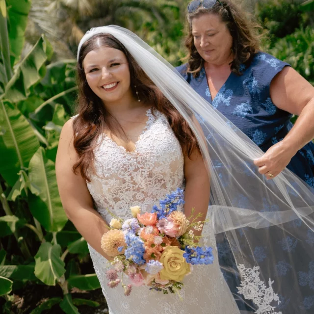 A beautiful day at the Houston Botanical Gardens for an intimate wedding.

Photos: @mikeloandlindsey 
Venue: @houstonbotanic 
Planners: @vowandvoyage 
.
.
.
#bringjoy #florist #floristofinstagram #flowers #flowersofinstagram #houstonlove #love #wedding #weddings #bride #groom #houstonweddings #texas #houston #htx #houstonvenue #houstonflorist